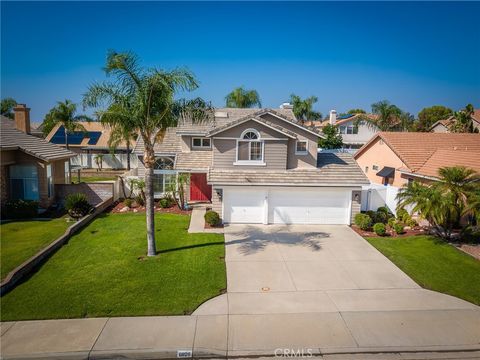 Photo of 6828 6828 Tiara Ave, Highland, CA 92346 (MLS # IV25227010)