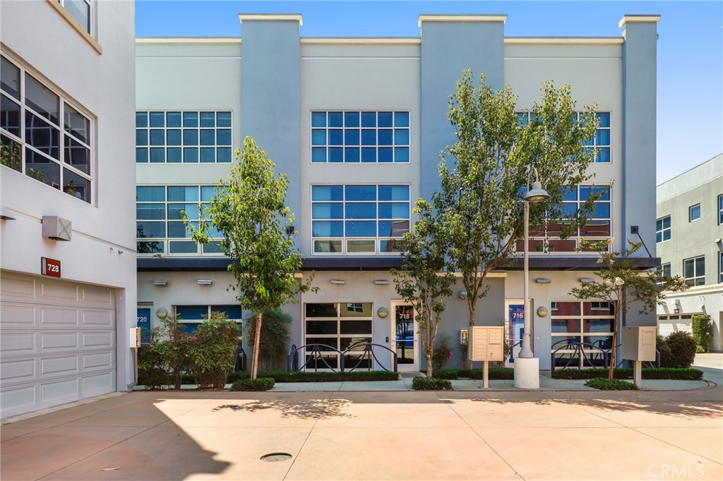 Unique Multi-Level Loft in award winning Santiago Street Lofts!
Peaceful live-work loft in a growing area of Santa Ana conveniently located near the Santa Ana Regional Transportation Center, which also provides free guest parking. Luxurious newly remodeled bathroom with spacious shower, frameless shower walls, and gorgeous Italian porcelain tiles. New matching quartz countertops throughout kitchen and bathrooms (full quartz backsplash in kitchen makes cleaning a breeze!). New Japanese toilets by TOTO with bidet. Large bedroom walled off from rest of loft provides privacy and extra closet space; the rest of the upper floor can be curtained off to serve as an additional bedroom. Two car garage with direct access.
Near the Santa Ana Train Depot and Downtown Santa Ana’s local restaurants, art galleries, shops and farmer's market! Come see it today!