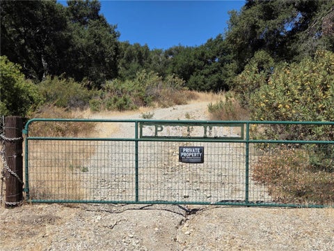 Photo of 0 Pineview, Canyon Country, CA 91387 (MLS # SR26123820)