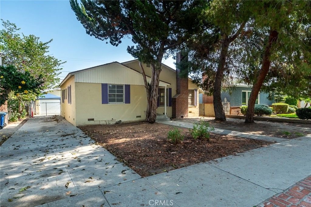 Photo of 702 S Mariposa Street, Burbank, CA 91506 (MLS # BB25235201)