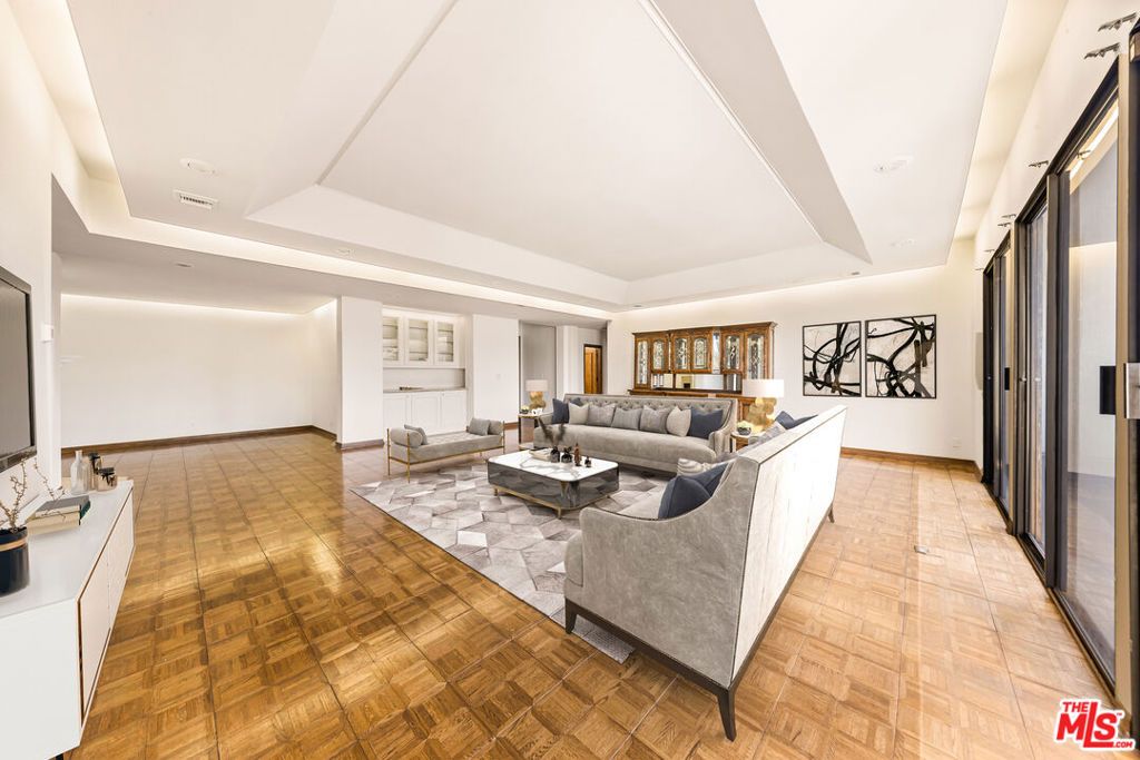 Photo of 1220 Roxbury Drive #302, Los Angeles, CA 90035 (MLS # 25612533)