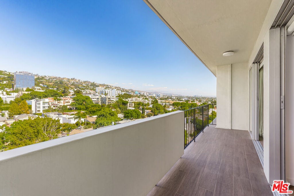 818 N Doheny Drive 803