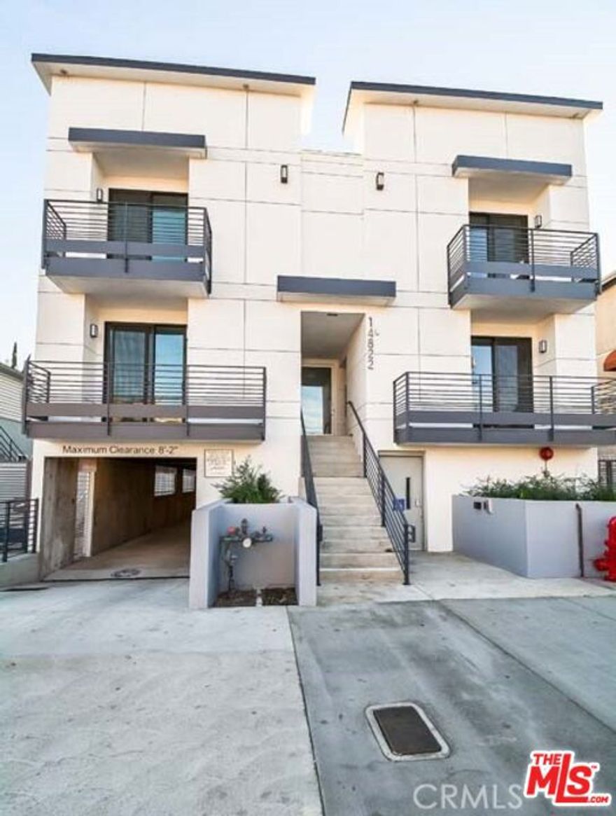 Discover modern living in this beautiful 2-bedroom, 2.5-bath townhome-style apartment in an intimate 8-unit building. Bright and spacious, this unit features an open-concept layout with upscale finishes, ample closet space, and a contemporary design throughout.The main living area boasts laminate flooring and recessed lighting, creating a warm and inviting atmosphere. The sleek kitchen is equipped with modern cabinetry, quartz countertops, a stainless steel sink, and high-end stainless steel appliances, including a refrigerator, oven/range, microwave, and dishwasher.Upstairs, you'll find two master bedrooms, each with its own full bathroom, while a convenient half-bath is located on the main level. The unit also includes washer/dryer hookups and a private balcony for outdoor relaxation.This pet-friendly building offers off-street parking, and tenants are responsible for utilities. With its prime location in Sherman Oaks and stylish interior, this townhome is a must-see!