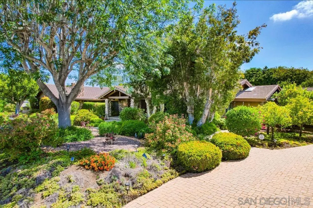 Poway, California 92064, United States, 5 Bedrooms Bedrooms, ,5 BathroomsBathrooms,Residential,Active,134220