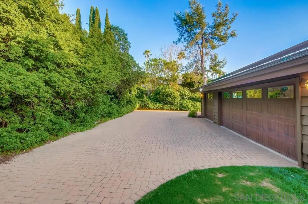 Poway, California 92064, United States, 5 Bedrooms Bedrooms, ,5 BathroomsBathrooms,Residential,Active,134220