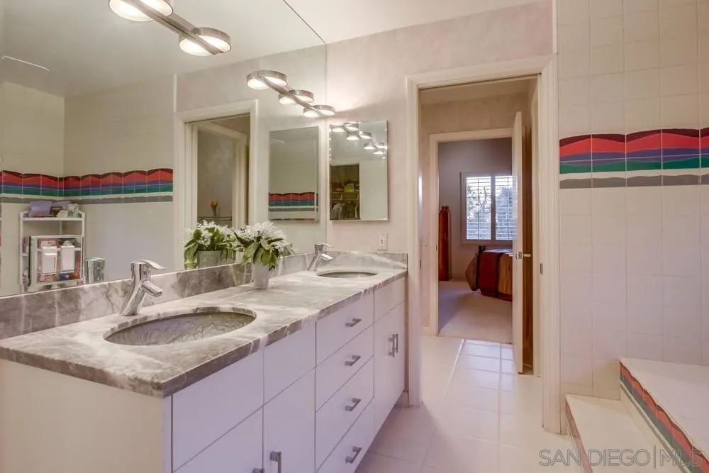 Poway, California 92064, United States, 5 Bedrooms Bedrooms, ,5 BathroomsBathrooms,Residential,Active,134220