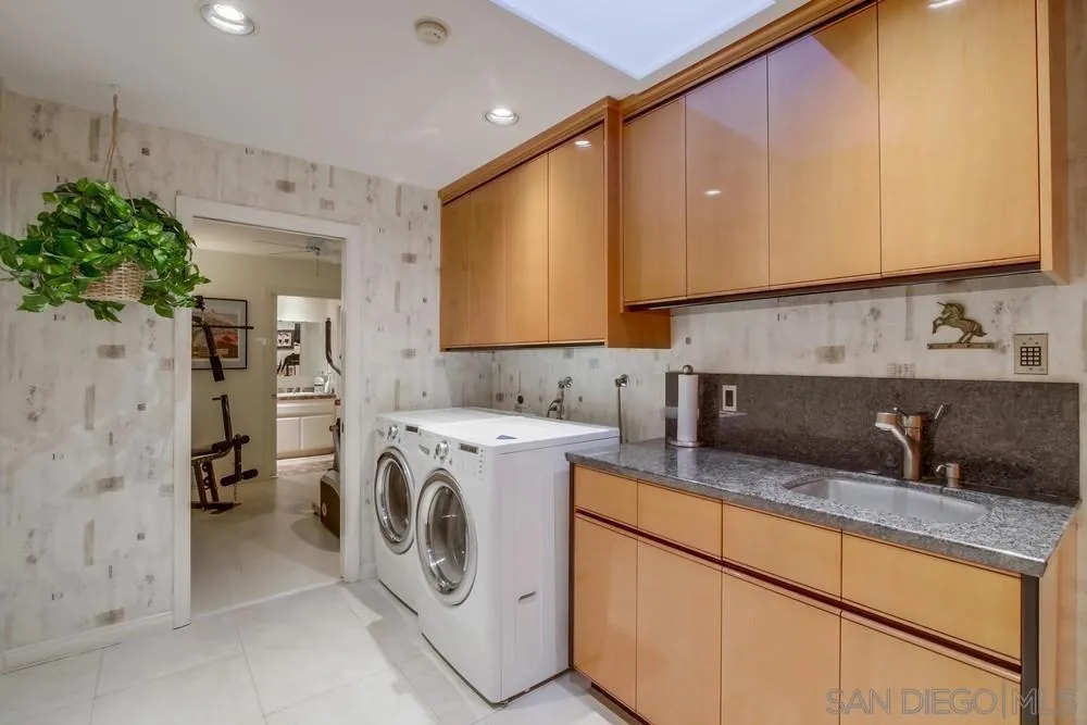 Poway, California 92064, United States, 5 Bedrooms Bedrooms, ,5 BathroomsBathrooms,Residential,Active,134220