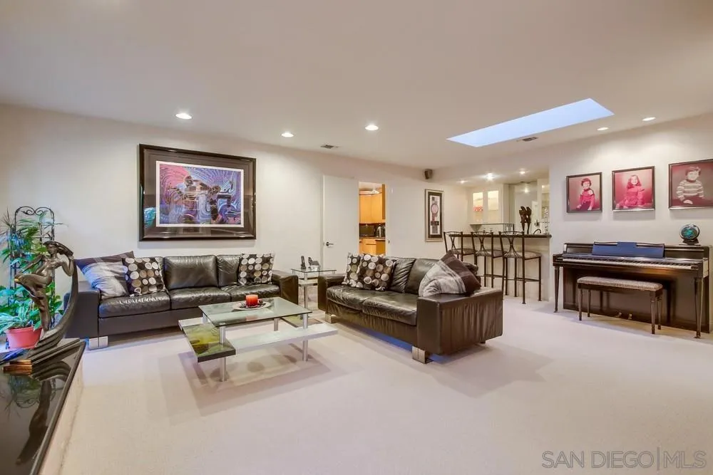 Poway, California 92064, United States, 5 Bedrooms Bedrooms, ,5 BathroomsBathrooms,Residential,Active,134220