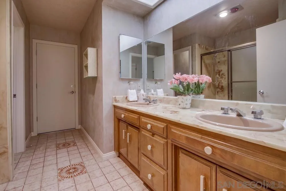 Poway, California 92064, United States, 5 Bedrooms Bedrooms, ,5 BathroomsBathrooms,Residential,Active,134220