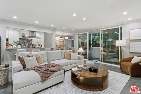 Photo of 1015 N Kings Road #110, West Hollywood, CA 90069 (MLS # 26641307)