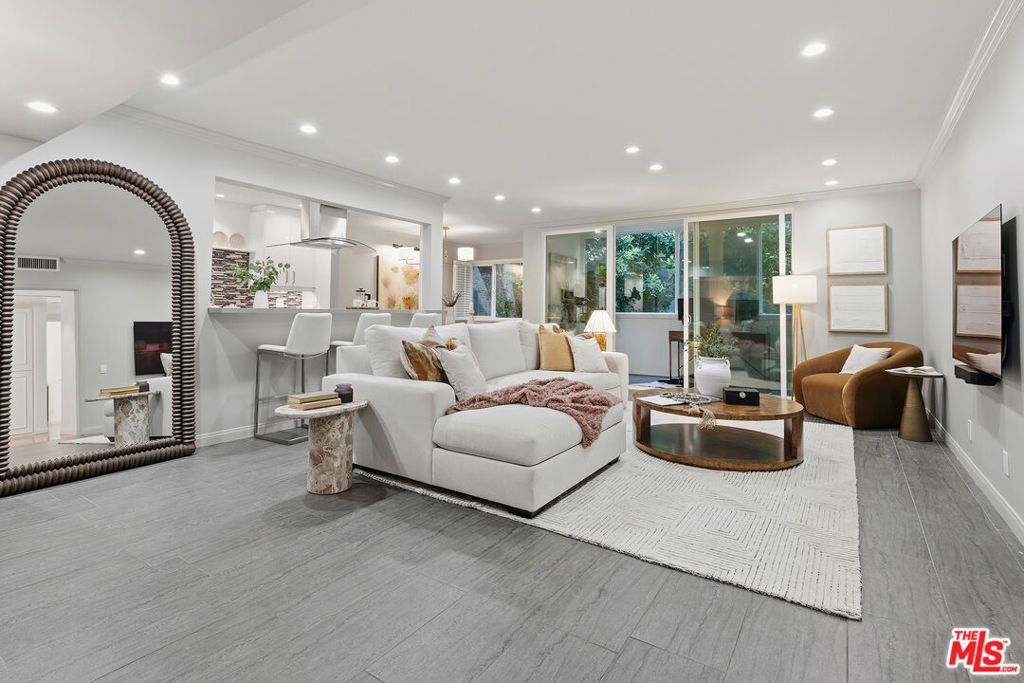 Photo of 1015 N Kings Road #110, West Hollywood, CA 90069 (MLS # 26641307)