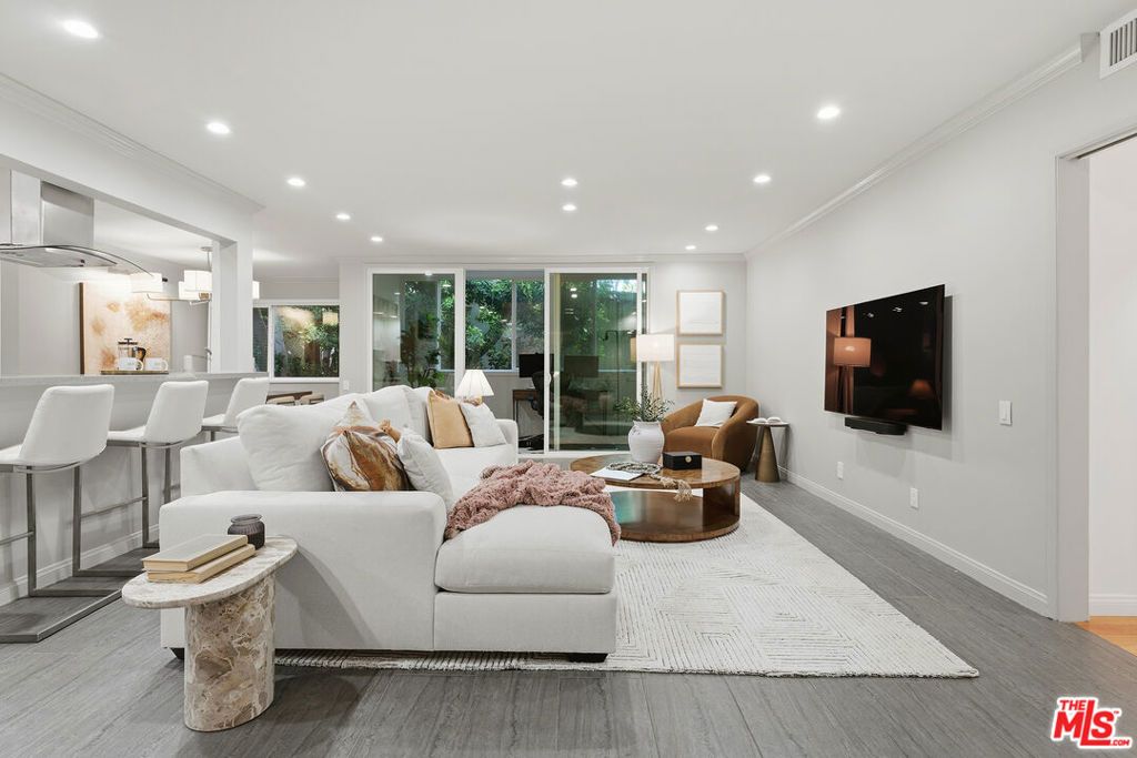 Photo of 1015 N Kings Road #110, West Hollywood, CA 90069 (MLS # 26641307)