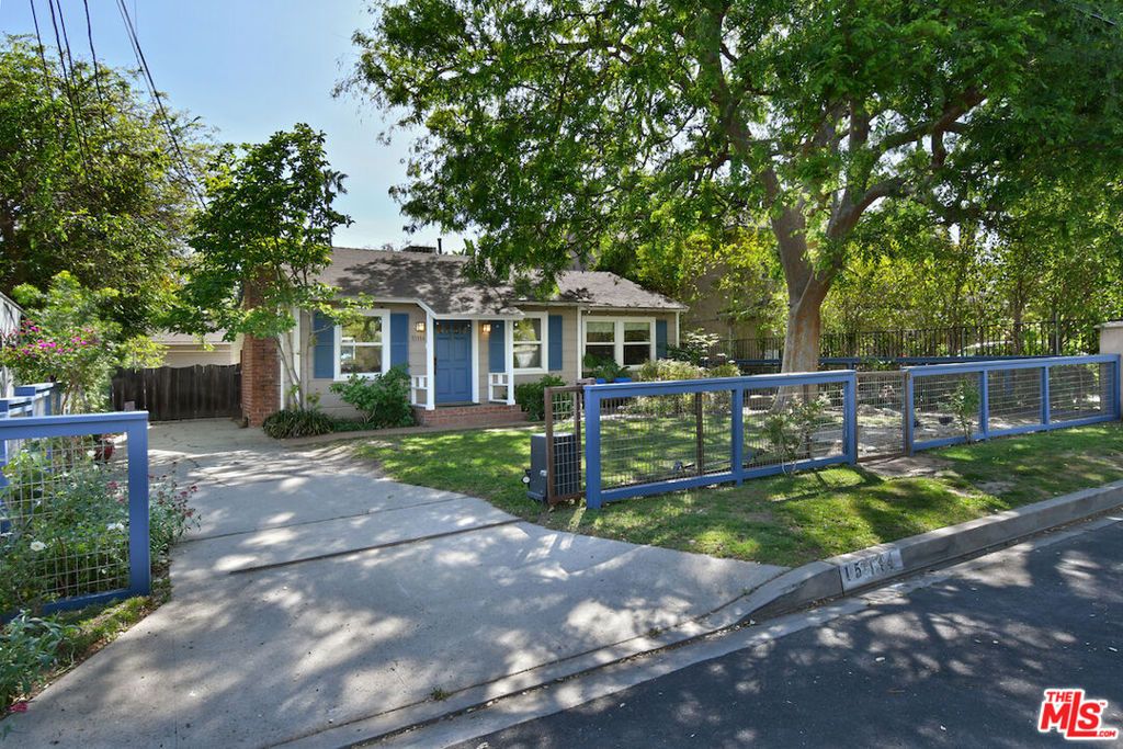 Photo of 15114 Hesby Street, Sherman Oaks, CA 91403 (MLS # 26666599)