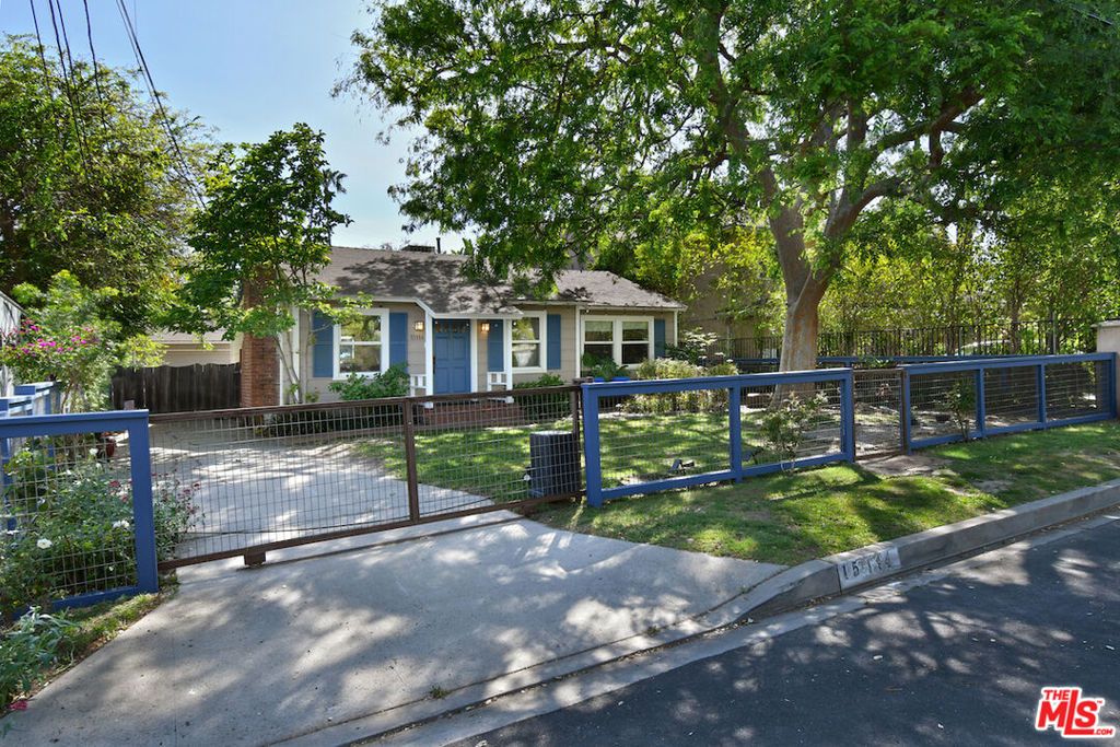 Photo of 15114 Hesby Street, Sherman Oaks, CA 91403 (MLS # 26666599)