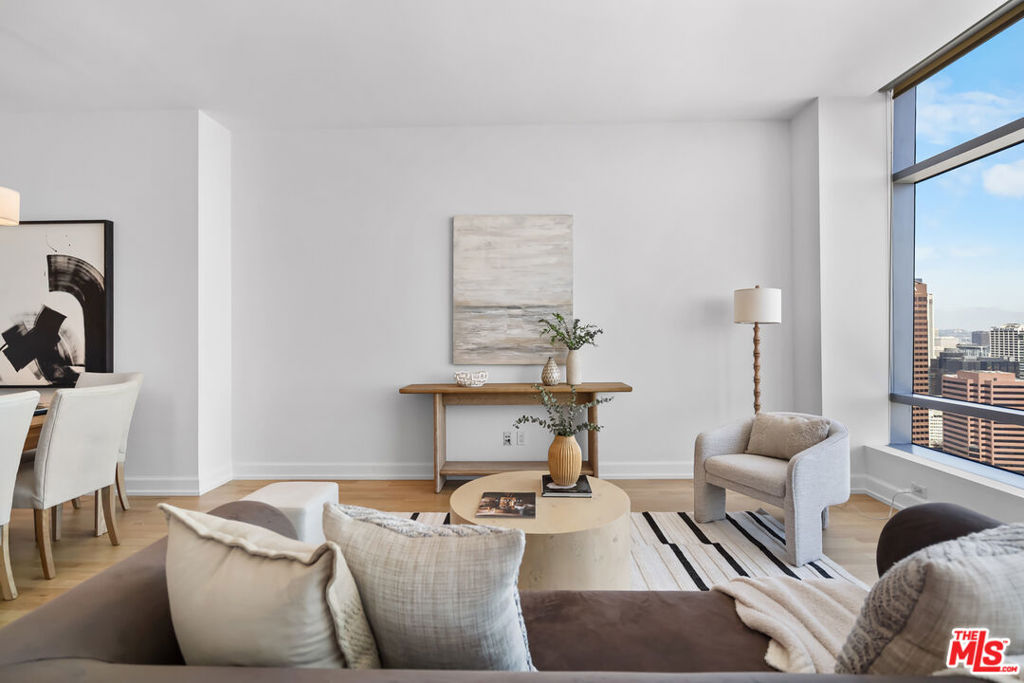 900 W OLYMPIC Boulevard 37E