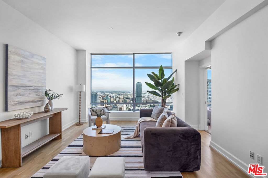 900 W OLYMPIC Boulevard 37E