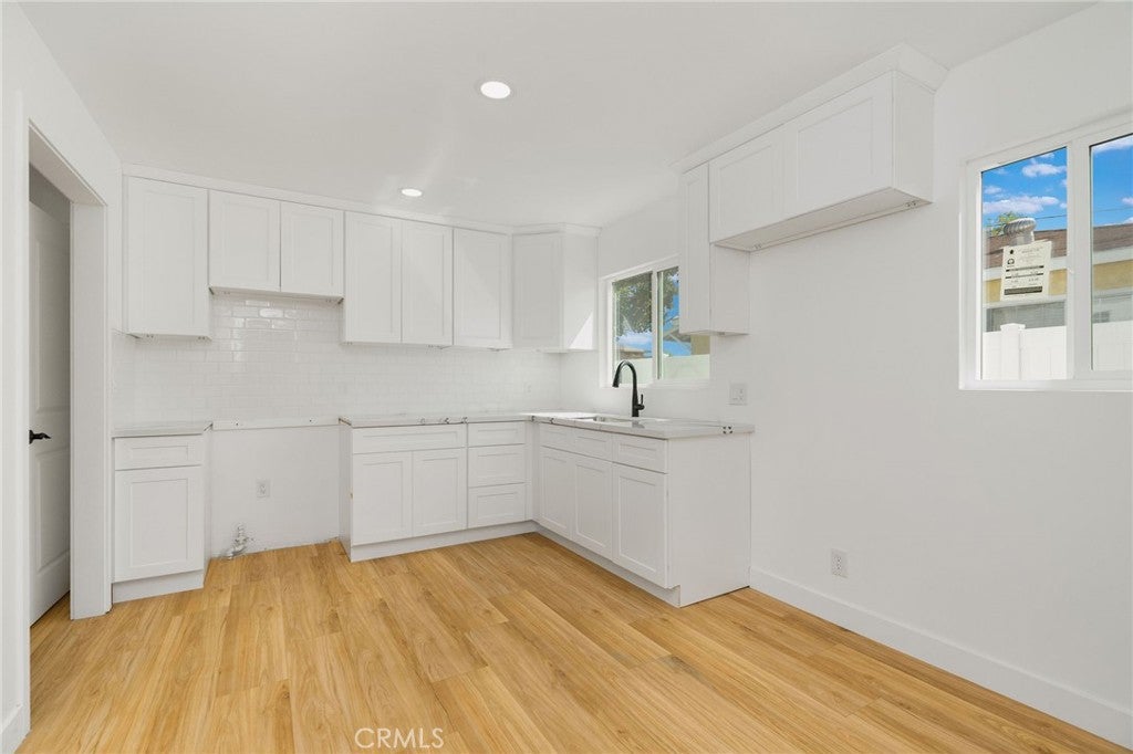 3502 W 111th