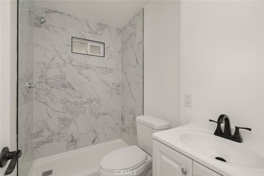 3502 W 111th