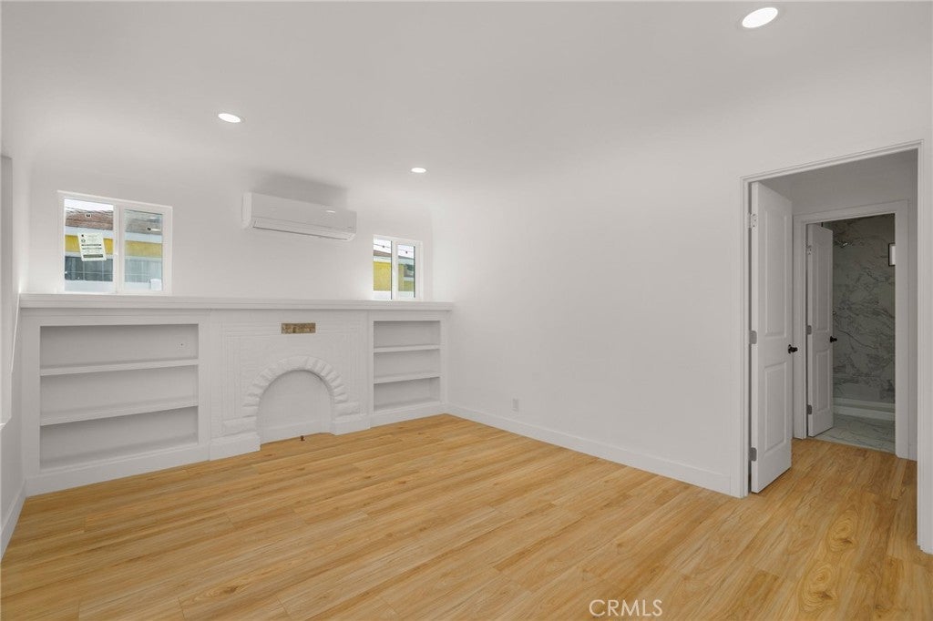 3502 W 111th