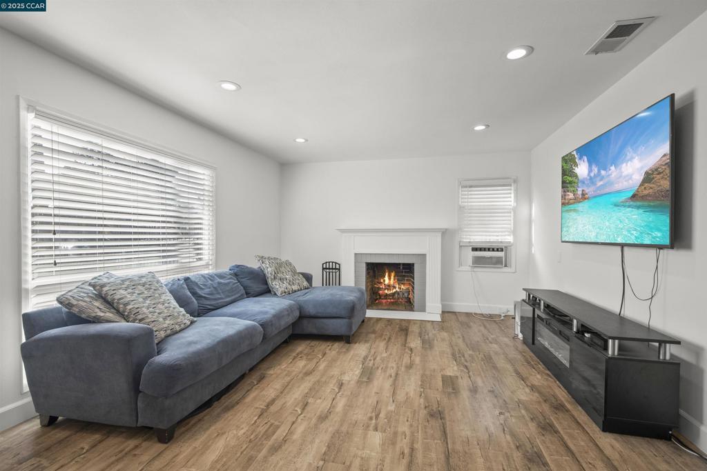 SOBRANTE PARK - Residential