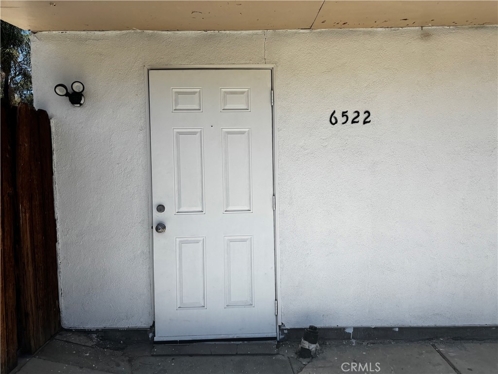 Studio for Rent – Woodland Hills
Charming studio available for rent in the beautiful and quiet city of Woodland Hills. Enjoy your own private entrance, kitchen, and bathroom for full privacy and comfort.
All utilities are included – water, electricity, and gas, making this a convenient and hassle-free living option.
Plenty of street parking available in a safe and quiet neighborhood.
Prime location:
? Easy access to the 101 Freeway
? Minutes from Pierce College
? Walking distance to Vallarta Supermarket and other local shops
Perfect for a student or working professional seeking a peaceful and well-connected space.
Estudio en Renta – Woodland Hills
Acogedor estudio disponible en la hermosa y tranquila ciudad de Woodland Hills. Disfruta de tu propia entrada privada, cocina y baño, para mayor comodidad y privacidad.
Todos los servicios están incluidos – agua, electricidad y gas – para una vida cómoda y sin preocupaciones.
Hay mucho estacionamiento en la calle, en un vecindario seguro y tranquilo.
Ubicación ideal:
? Fácil acceso a la autopista 101
? A minutos del Pierce College
? A poca distancia del supermercado Vallarta y otras tiendas locales
Perfecto para estudiante o profesional que busca un espacio tranquilo y bien ubicado.