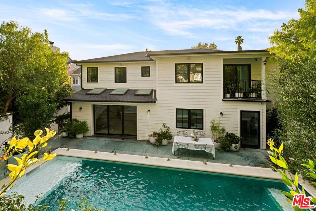 Photo of 1338 Comstock Avenue, Los Angeles, CA 90024 (MLS # 25618745)