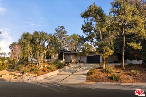 Photo of 4430 Natoma Avenue, Woodland Hills, CA 91364 (MLS # 25621555)