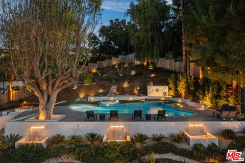 4430 Natoma Avenue Woodland Hills CA 91364