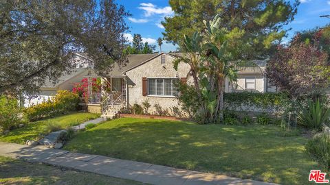 Photo of 951 N Allen Avenue, Pasadena, CA 91104 (MLS # 26666673)