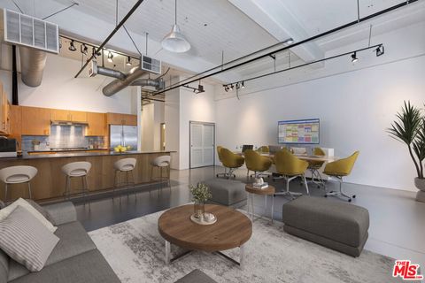 Photo of 1130 S Flower Street #208, Los Angeles, CA 90015 (MLS # 25615633)