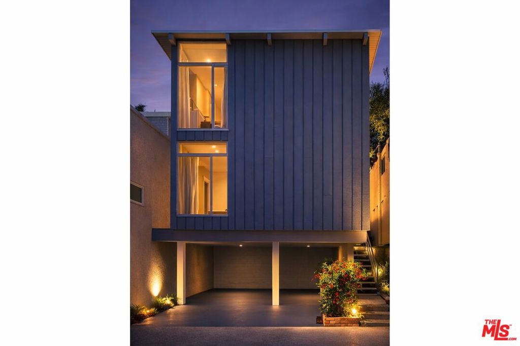 Photo of 9827 Yoakum Drive, Beverly Hills, CA 90210 (MLS # 26667821)