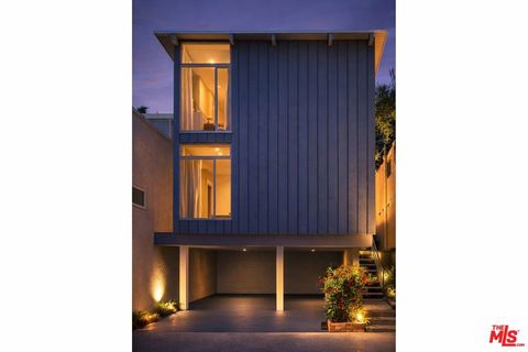 Photo of 9827 Yoakum Drive, Beverly Hills, CA 90210 (MLS # 26667821)