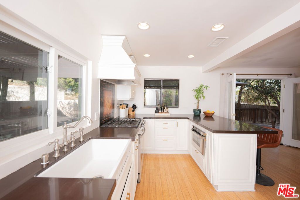 listing image 130720477532584108559