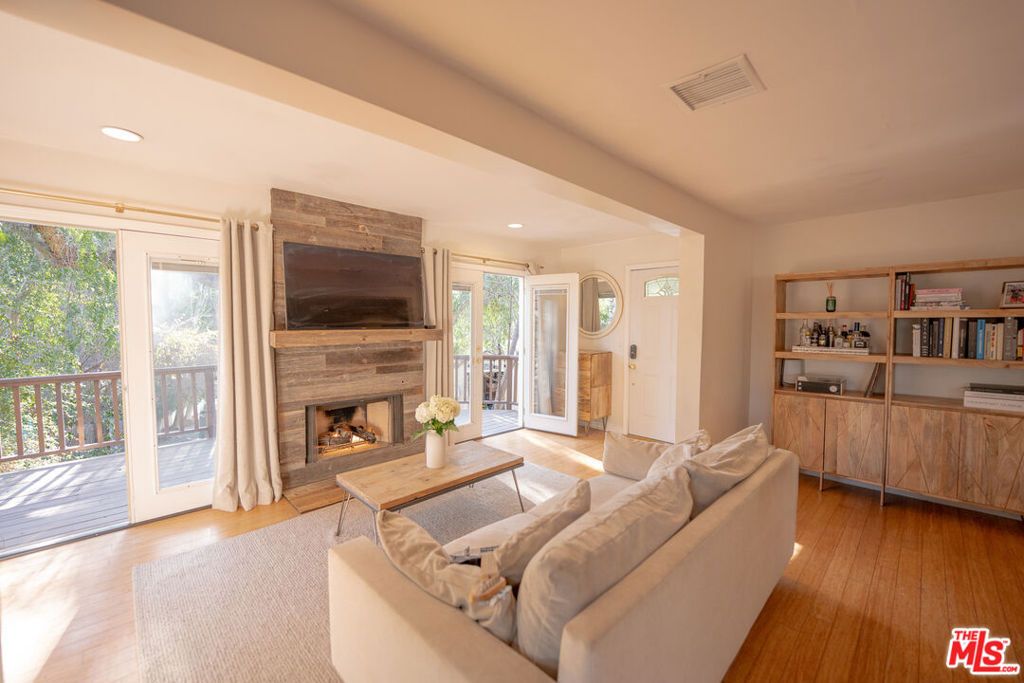 listing image 130729454460387045657