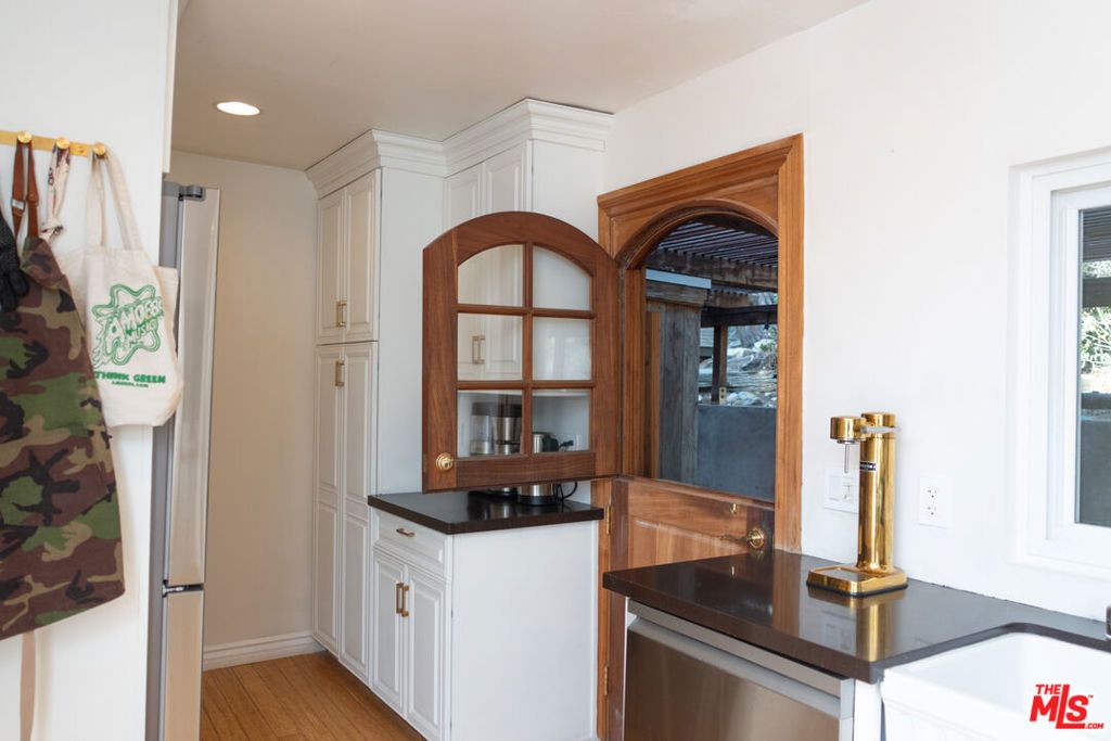 listing image 130725329523570751915