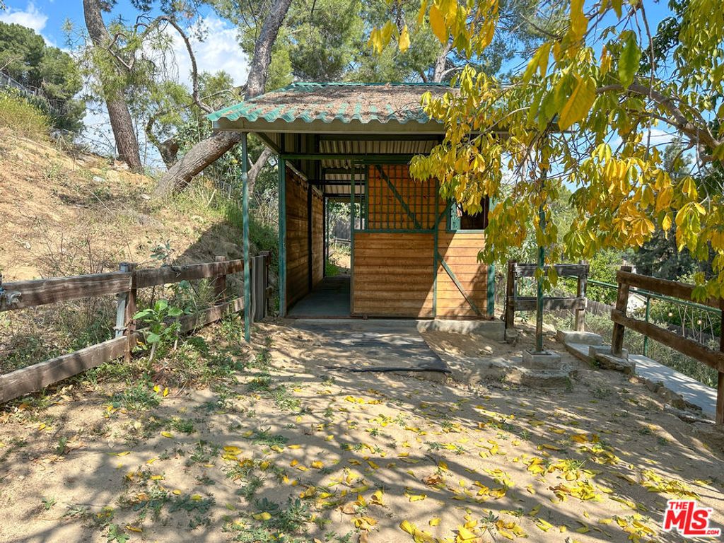listing image 130720704680376463899