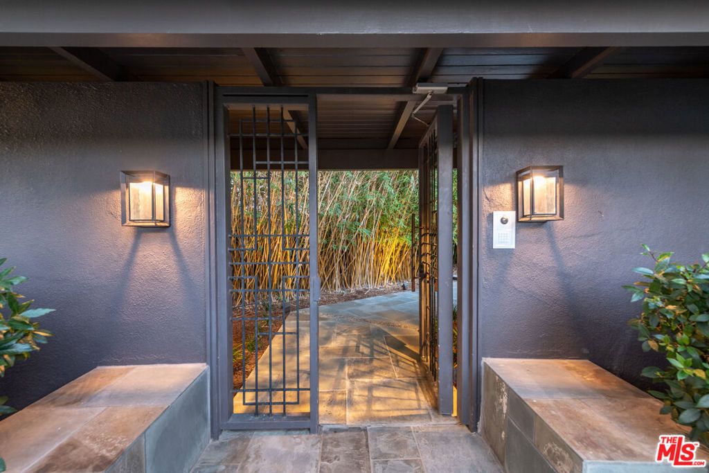 Photo of 4620 Rubio Avenue, Encino, CA 91436 (MLS # 26635177)