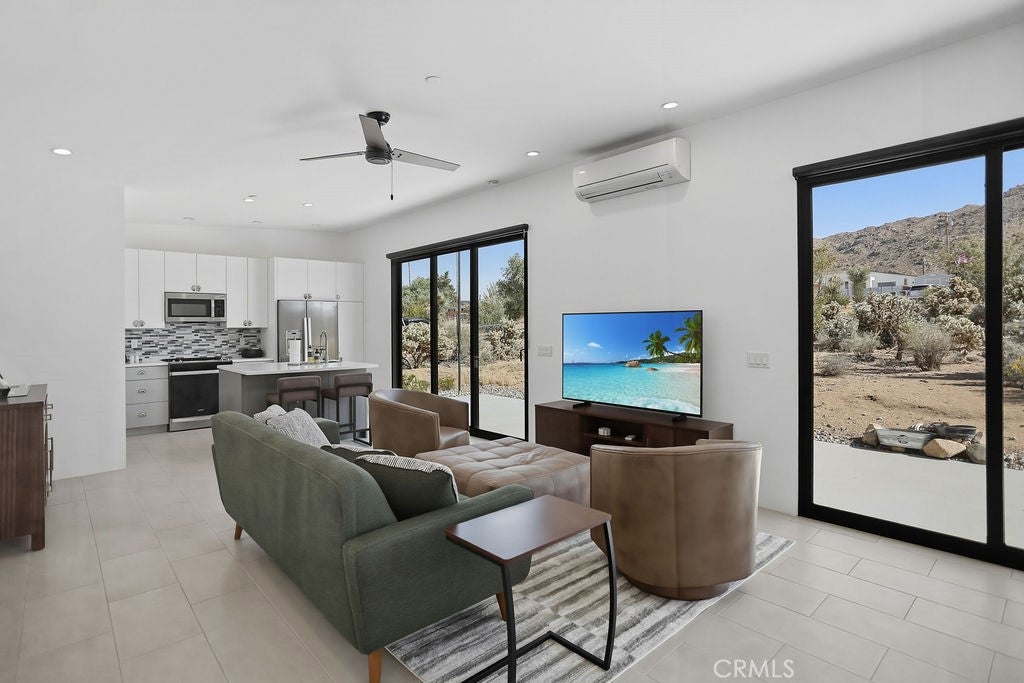 60194 La Mirada Trail