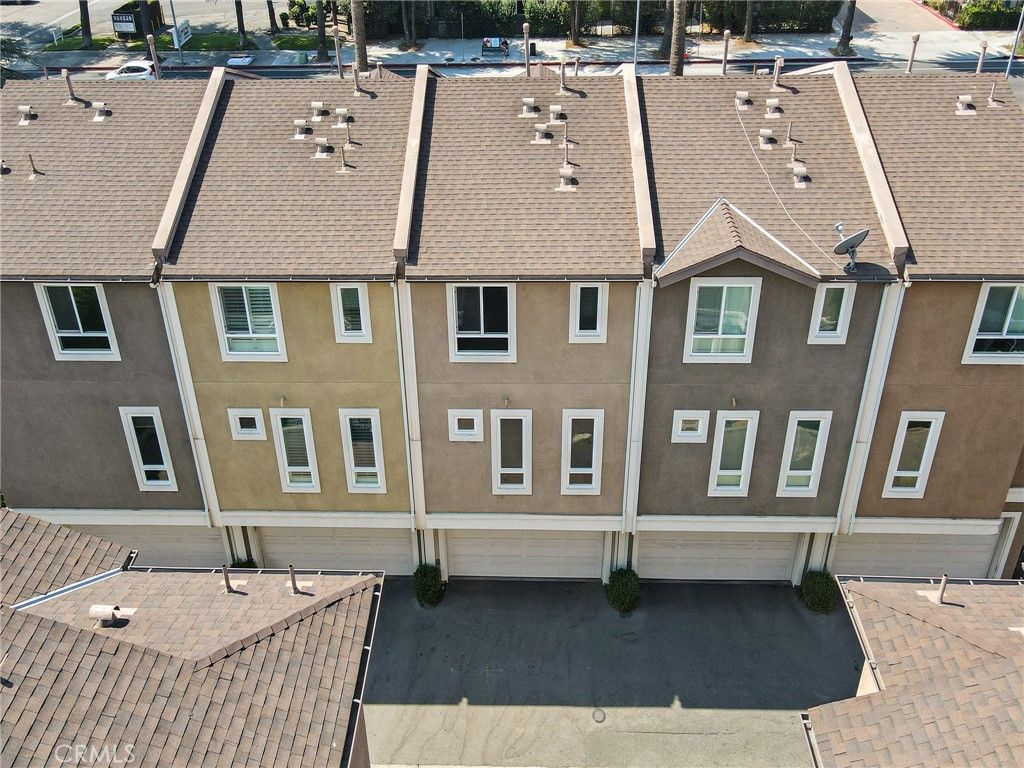 Photo of 14665 Sherman Way, Van Nuys, CA 91405 (MLS # SR25178936)