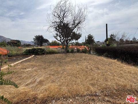Photo of 255 W Poppyfields Drive, Altadena, CA 91001 (MLS # 25584453) Photo of 255 W Poppyfields Drive, Altadena, CA 91001 (MLS # 25584453)