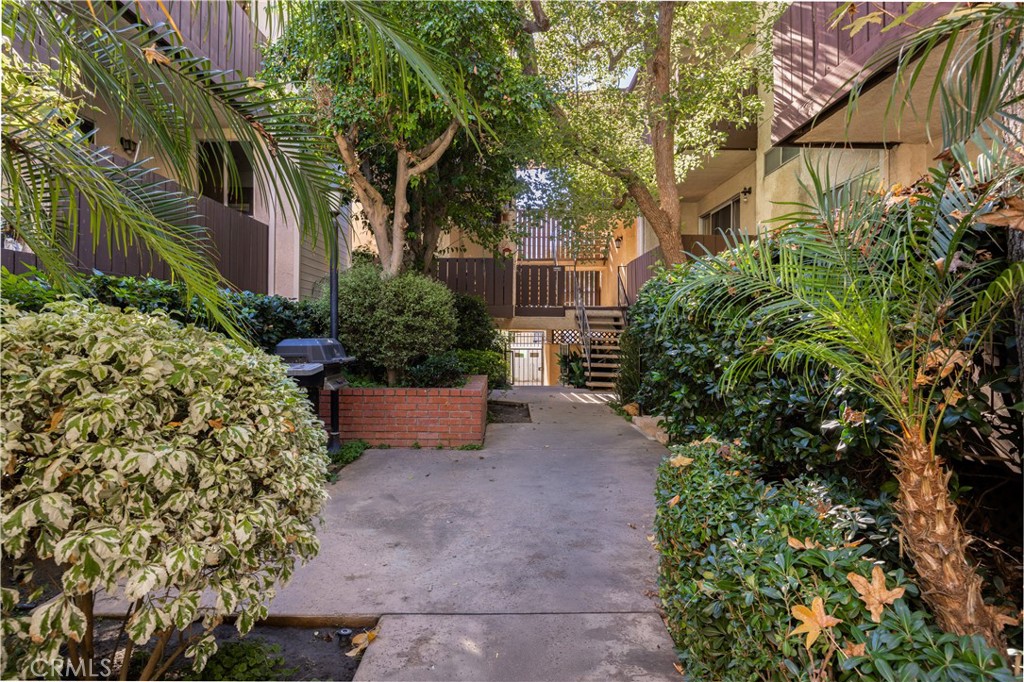 Properties 1 14960 Victory 102