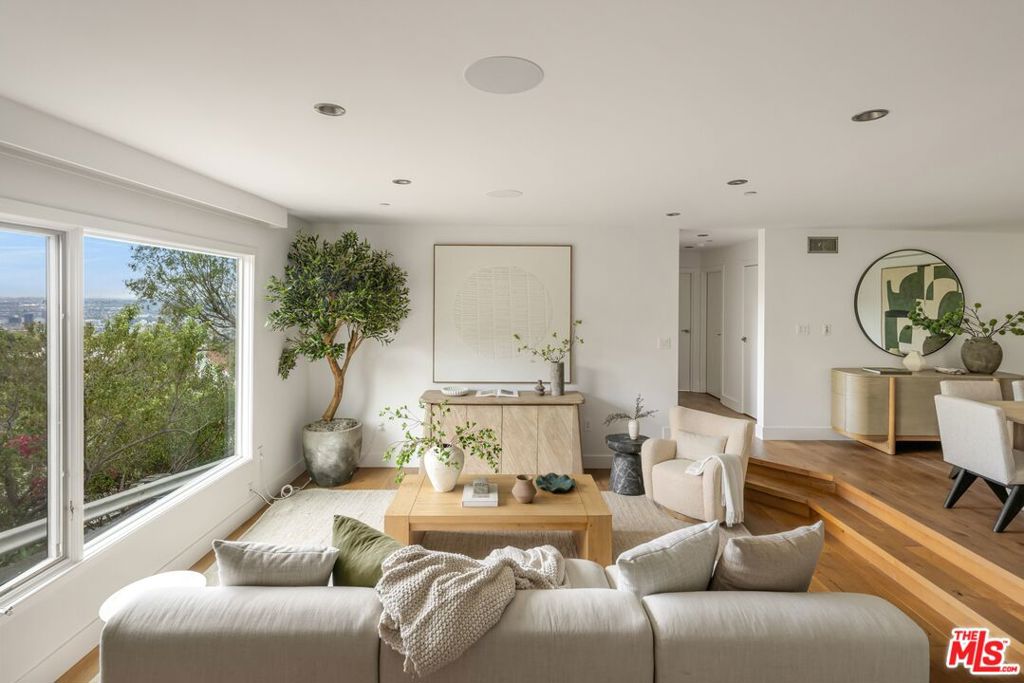 9312 Warbler Way