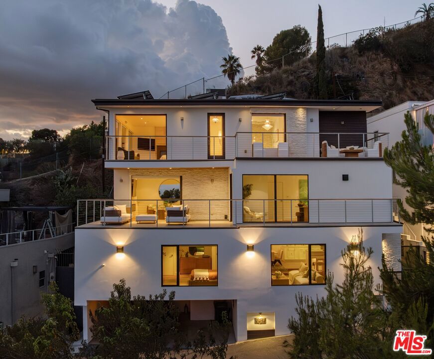 9312 Warbler Way