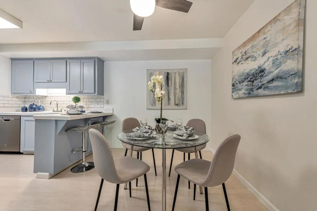 Santa Clara, California 95051, United States, 2 Bedrooms Bedrooms, ,2 BathroomsBathrooms,Residential,Pending,194864