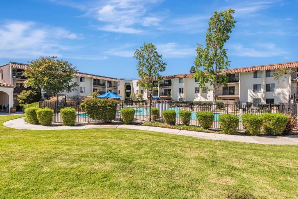 Santa Clara, California 95051, United States, 2 Bedrooms Bedrooms, ,2 BathroomsBathrooms,Residential,Pending,194864