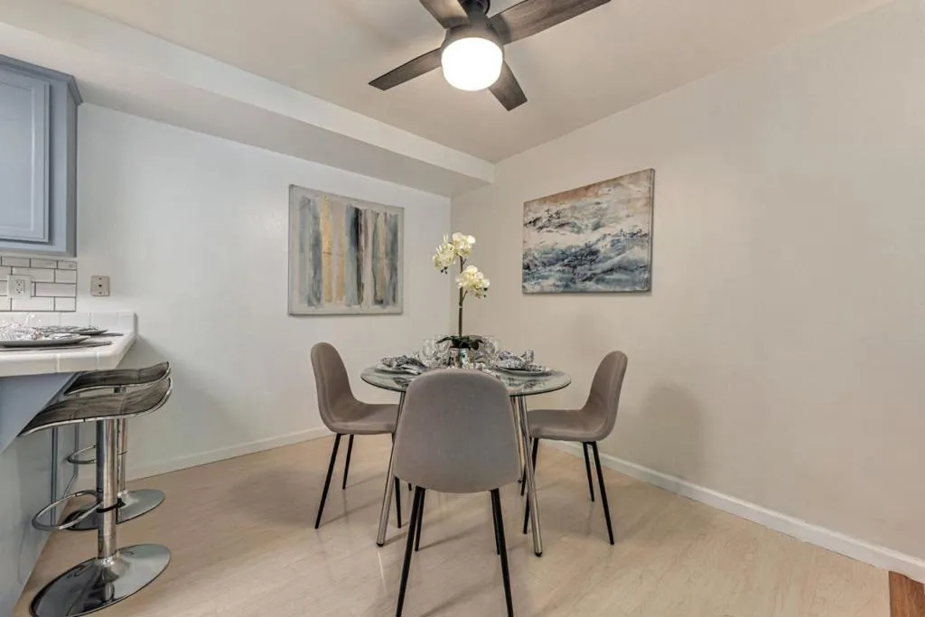 Santa Clara, California 95051, United States, 2 Bedrooms Bedrooms, ,2 BathroomsBathrooms,Residential,Pending,194864