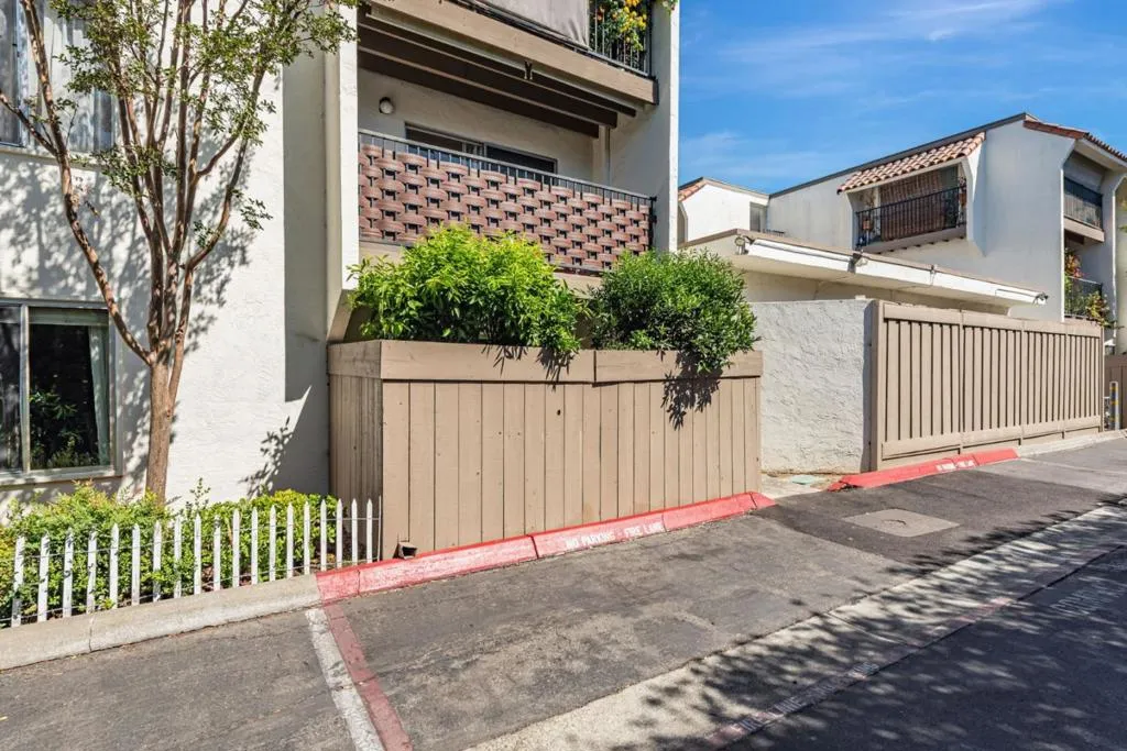 Santa Clara, California 95051, United States, 2 Bedrooms Bedrooms, ,2 BathroomsBathrooms,Residential,Pending,194864