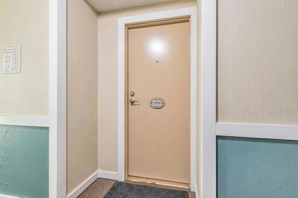 Santa Clara, California 95051, United States, 2 Bedrooms Bedrooms, ,2 BathroomsBathrooms,Residential,Pending,194864