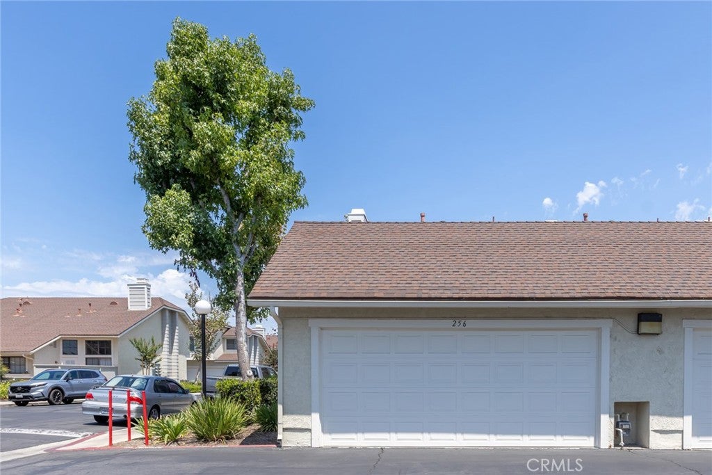1700 W Cerritos 256