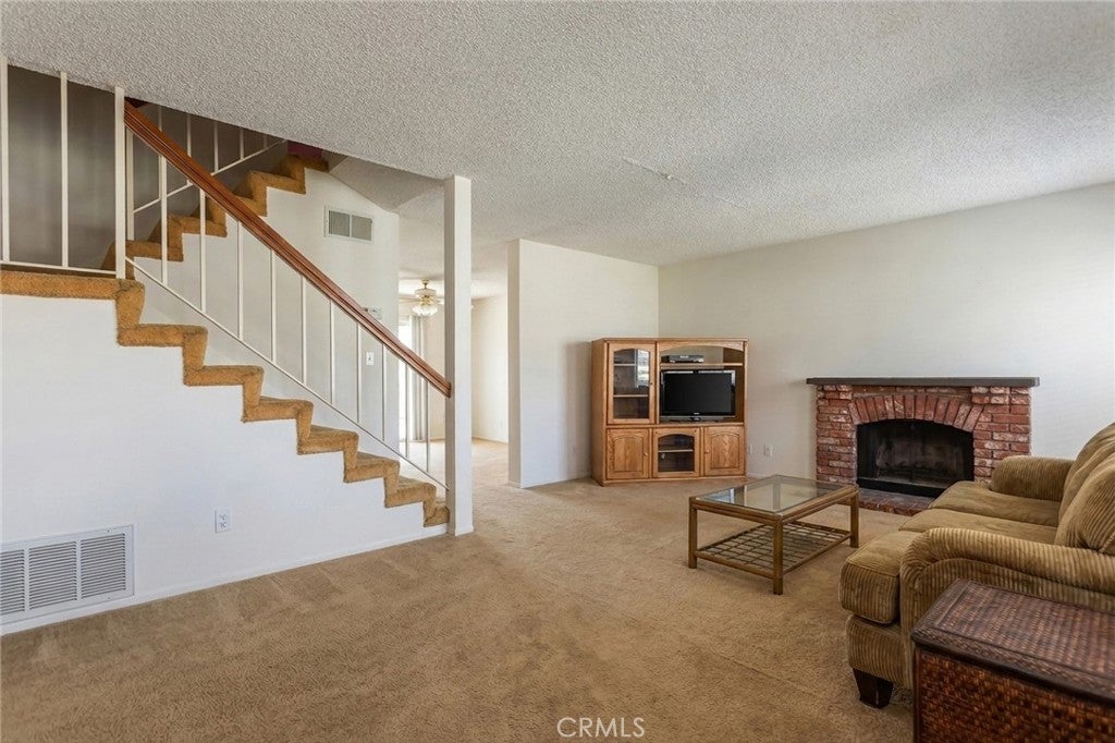 1700 W Cerritos